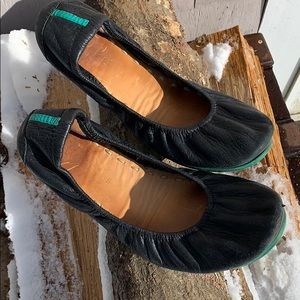 Tieks size 8 black woman’s flats with shoe bag